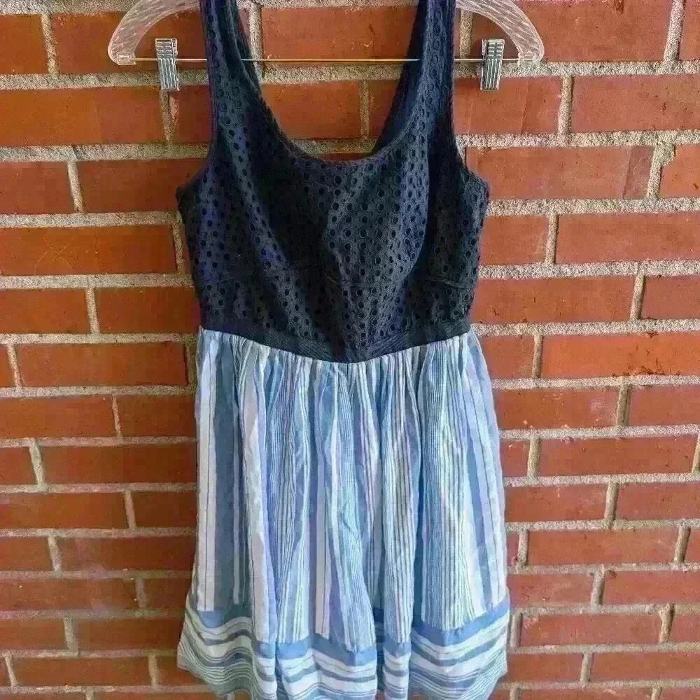 Ann Taylor twirly skirt navy and striped dress size 0